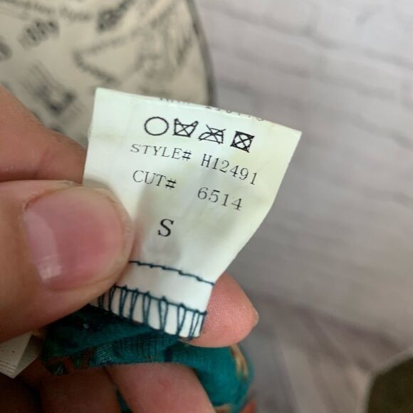 Hazel / floral / tank top / size small - Picture 6 of 6